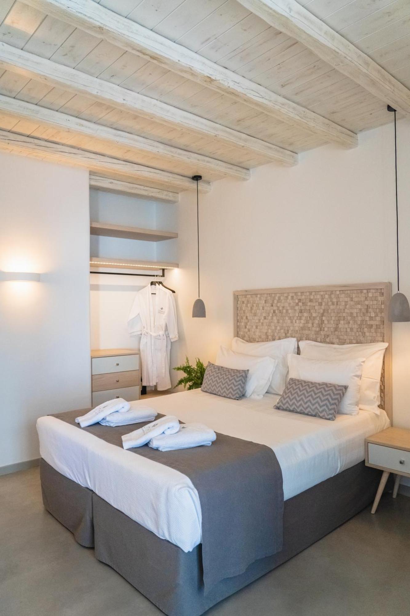 Lithos Luxury Suites Tinos ภายนอก รูปภาพ
