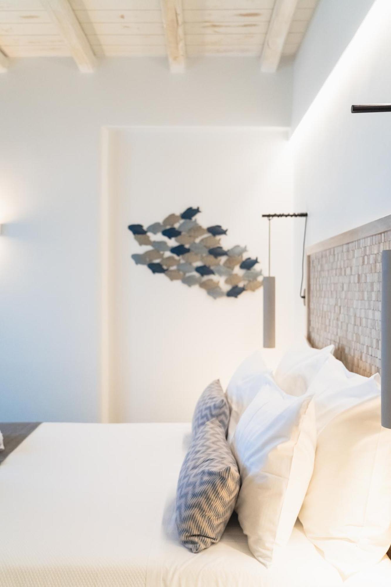 Lithos Luxury Suites Tinos ภายนอก รูปภาพ