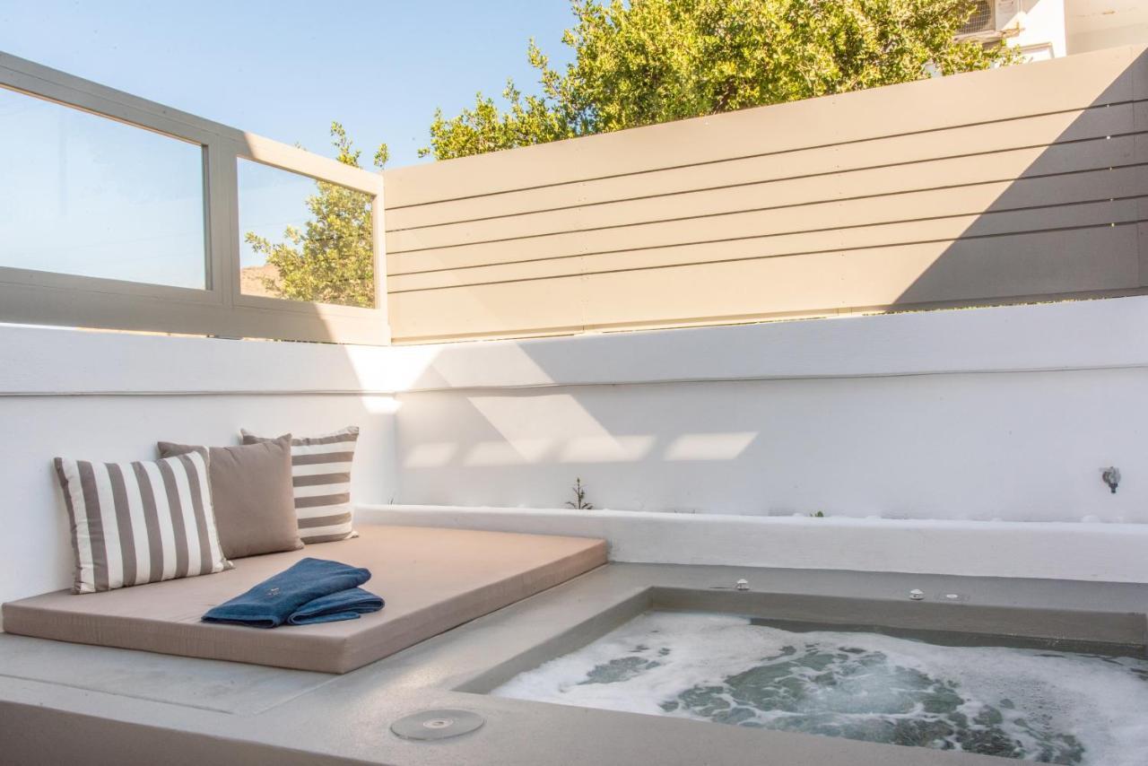 Lithos Luxury Suites Tinos ภายนอก รูปภาพ